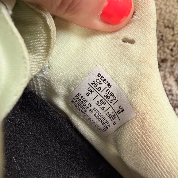 Asics Novablast women’s size 8 - Picture 4 of 4